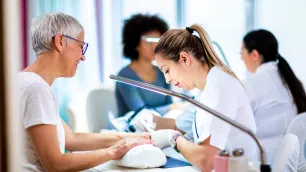 How to choose the right CPD nail course?